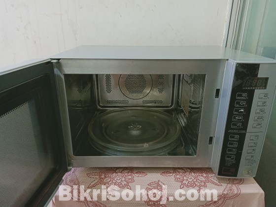 Microwave convection grills
